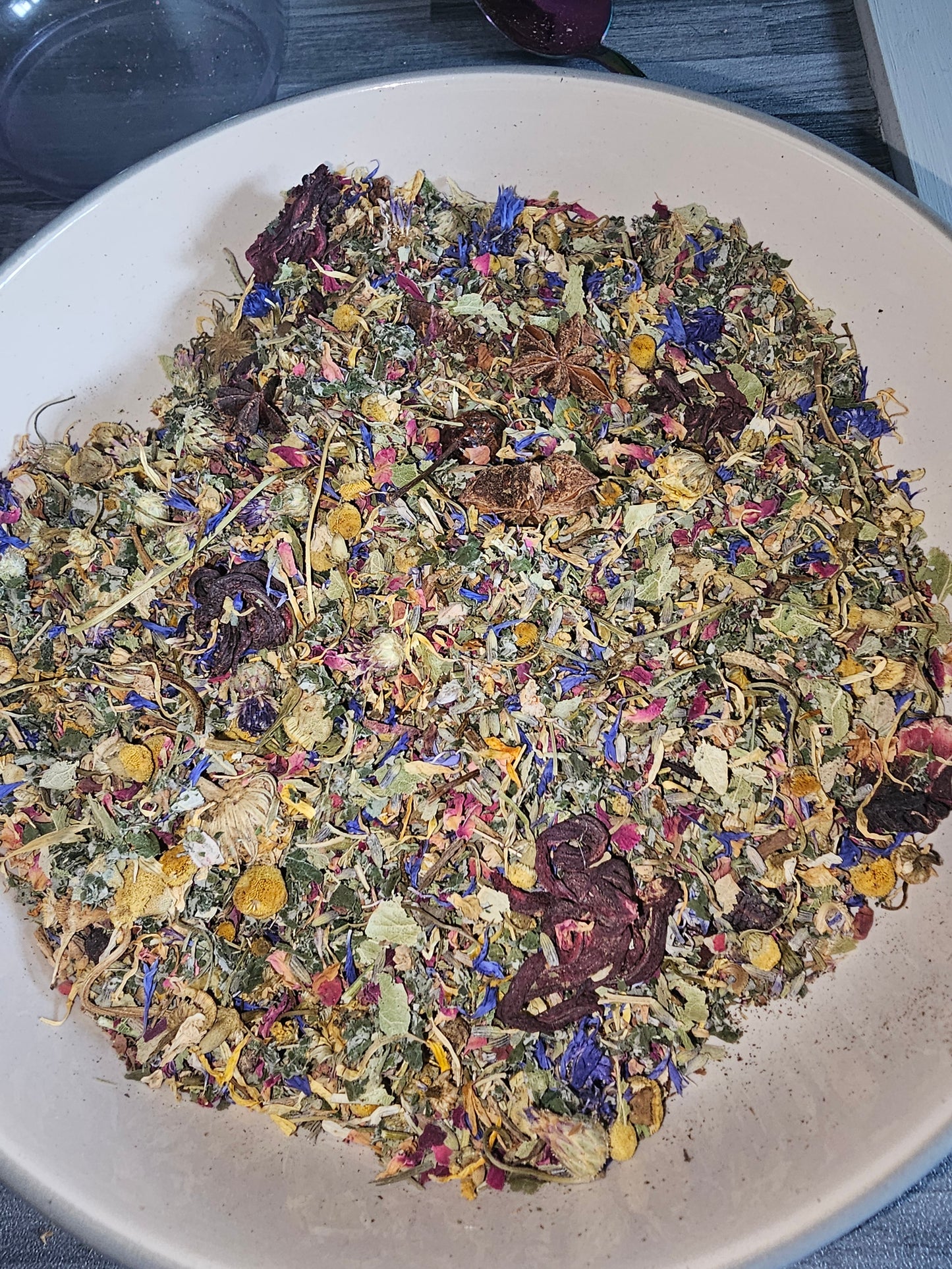 Botanical herb and flower mix for parrots – natural foraging enrichment, 150g | Pandemonium Pets