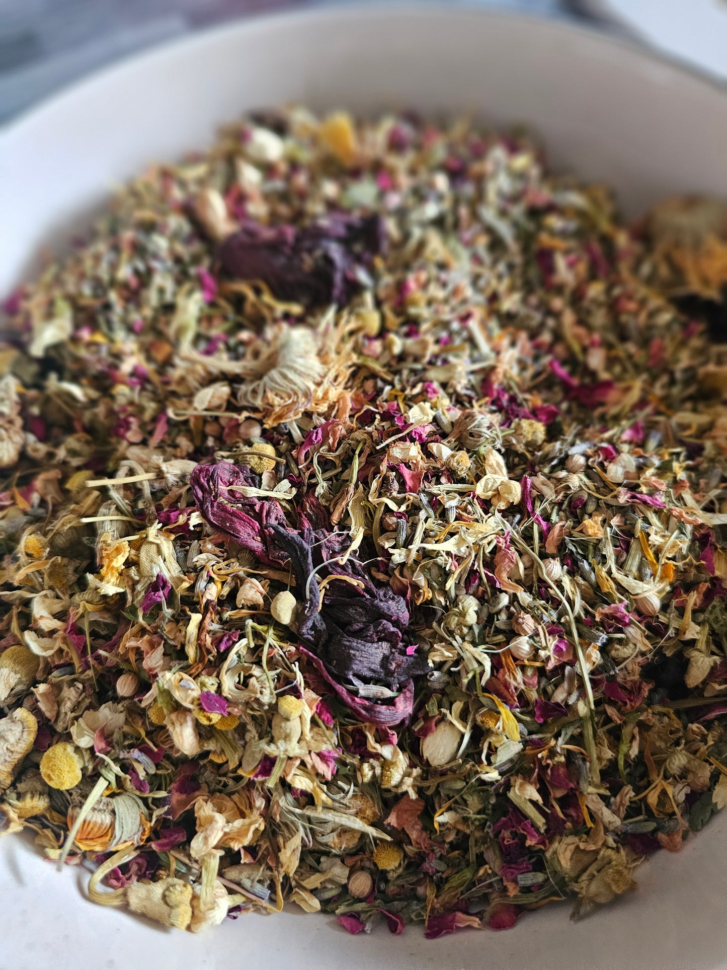 Seed, herb and botanical mix for parrots – natural foraging enrichment, 150g | Pandemonium Pets