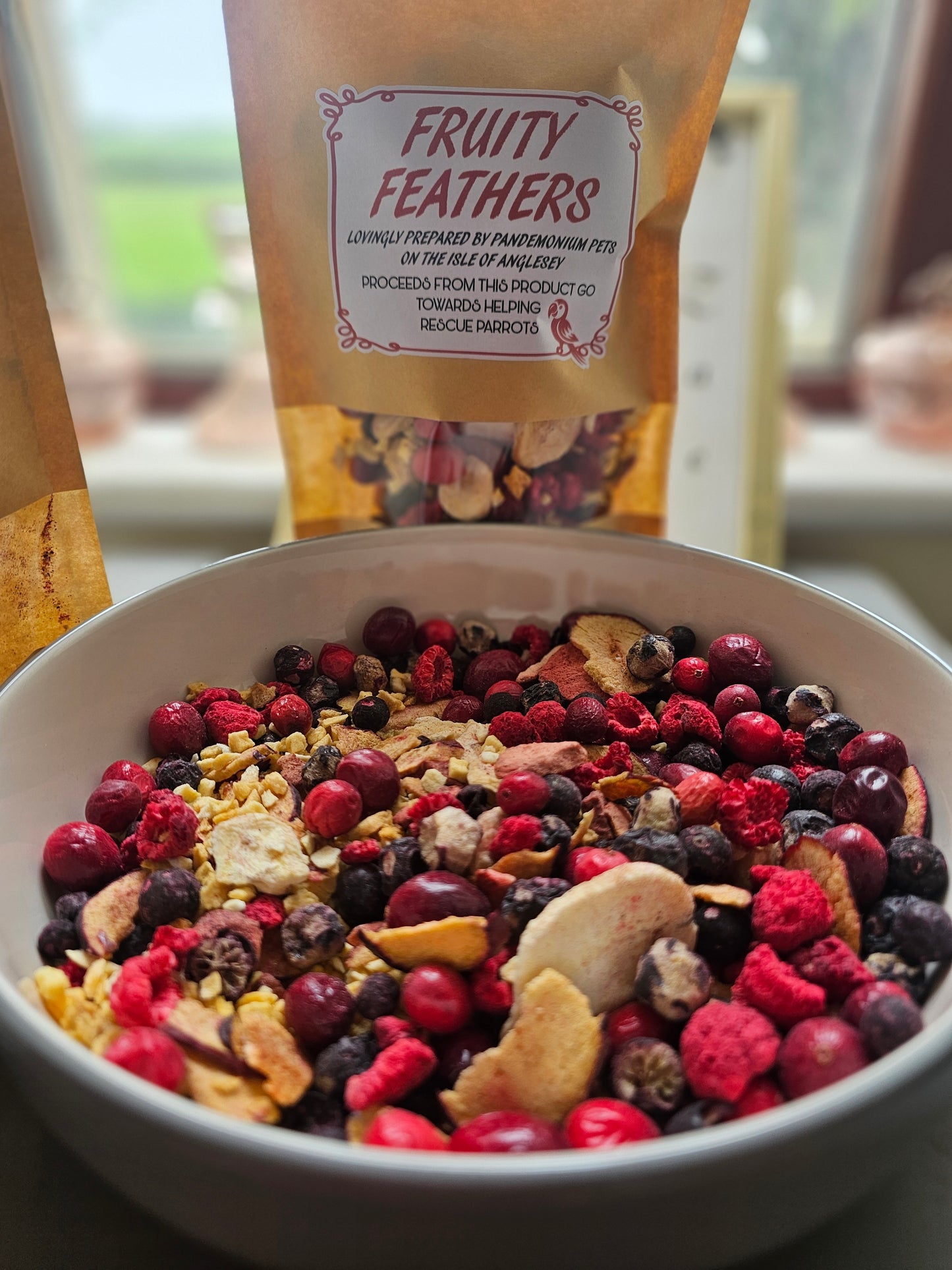 Fruity Feather – Freeze-Dried Fruit for Parrots (100g)